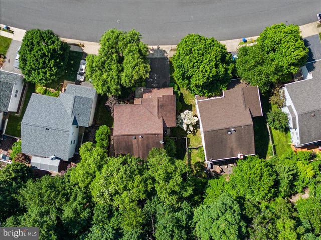 $830,000 | 14106 Wood Rock Way, Centreville, VA 20121