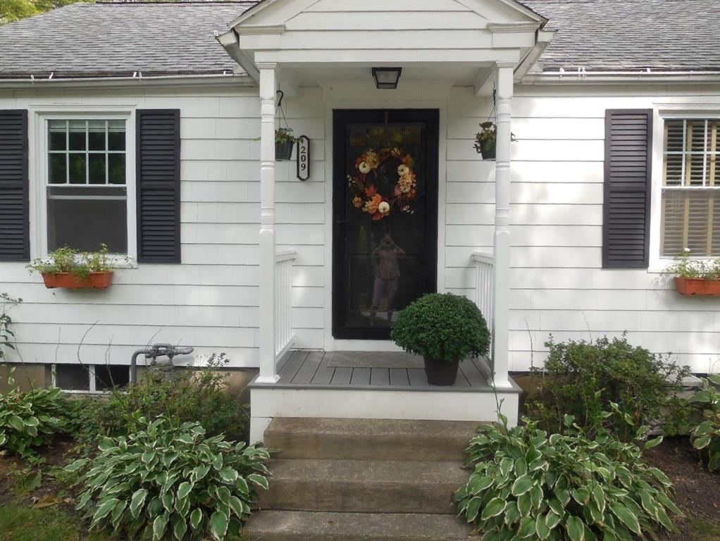 209 Tiffany Street Springfield, MA 01108 - Photo 1 of 34 Gallery Image 1