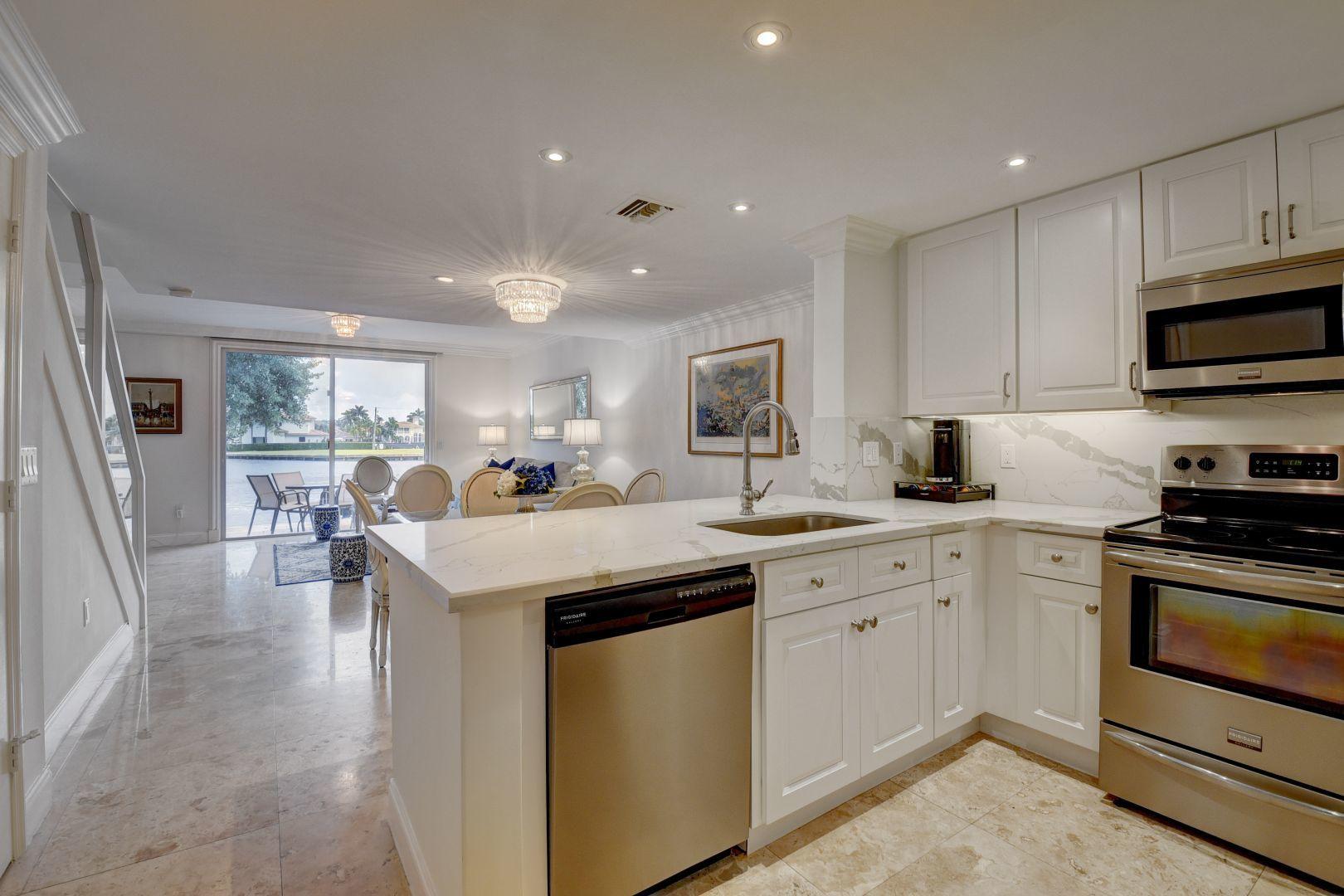898 Jeffery Street Boca Raton, FL 33487 - Photo 11 of 49 Kitchen