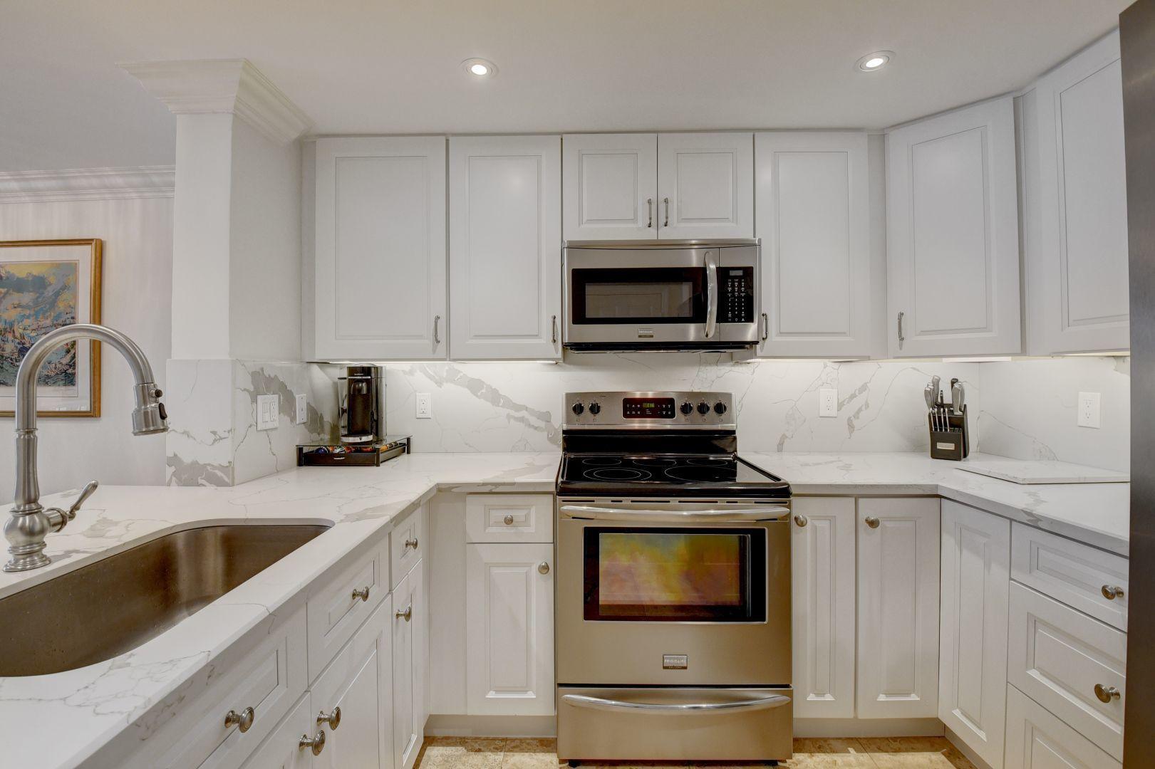898 Jeffery Street Boca Raton, FL 33487 - Photo 13 of 49 Kitchen