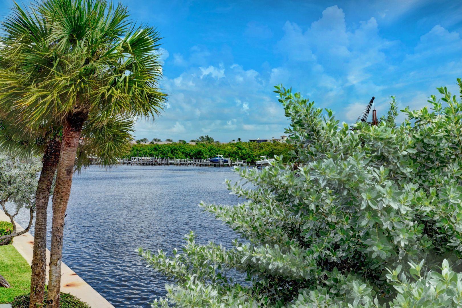 898 Jeffery Street Boca Raton, FL 33487 - Photo 20 of 49 Back View