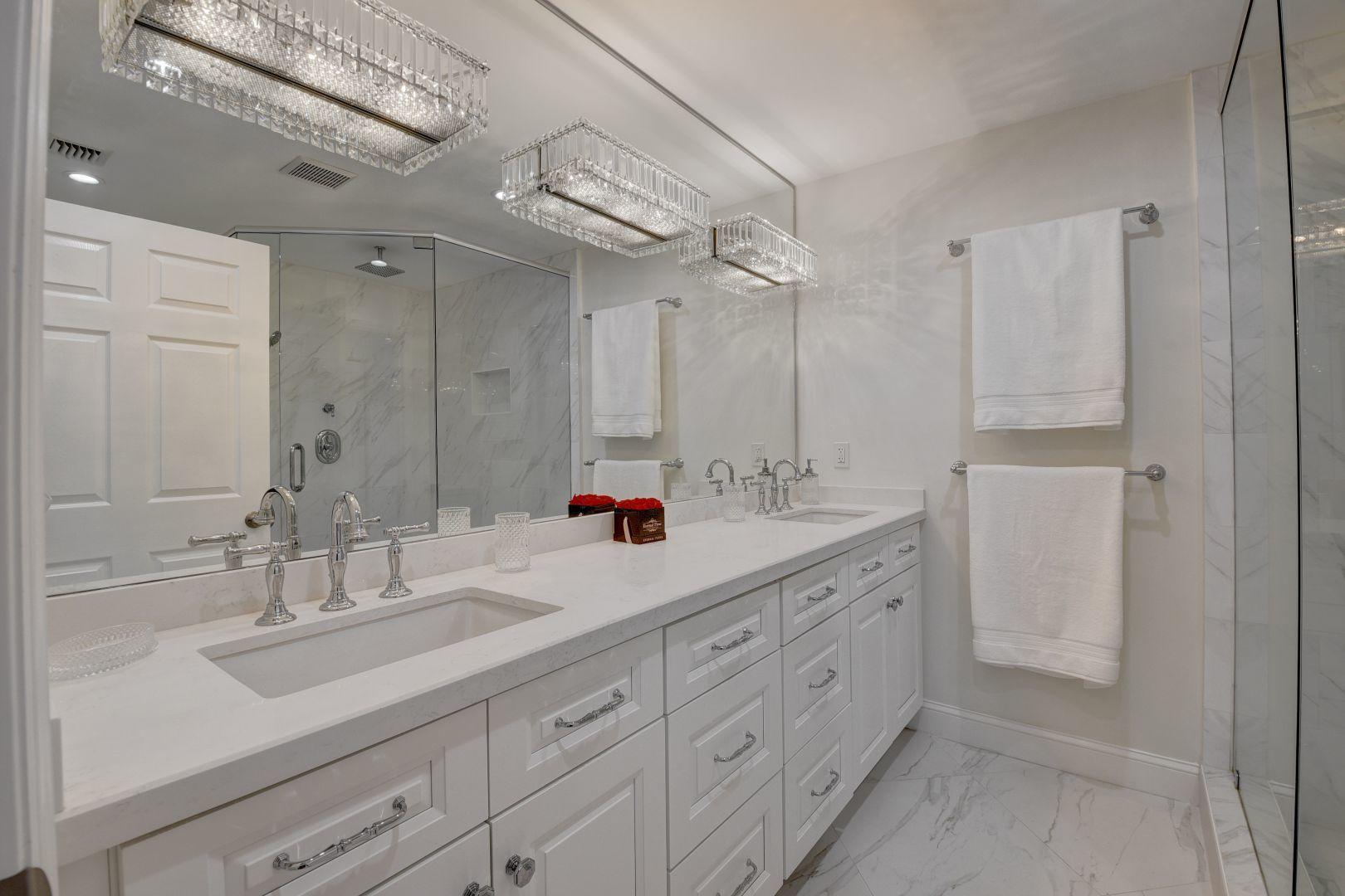 898 Jeffery Street Boca Raton, FL 33487 - Photo 21 of 49 Owner's Bath