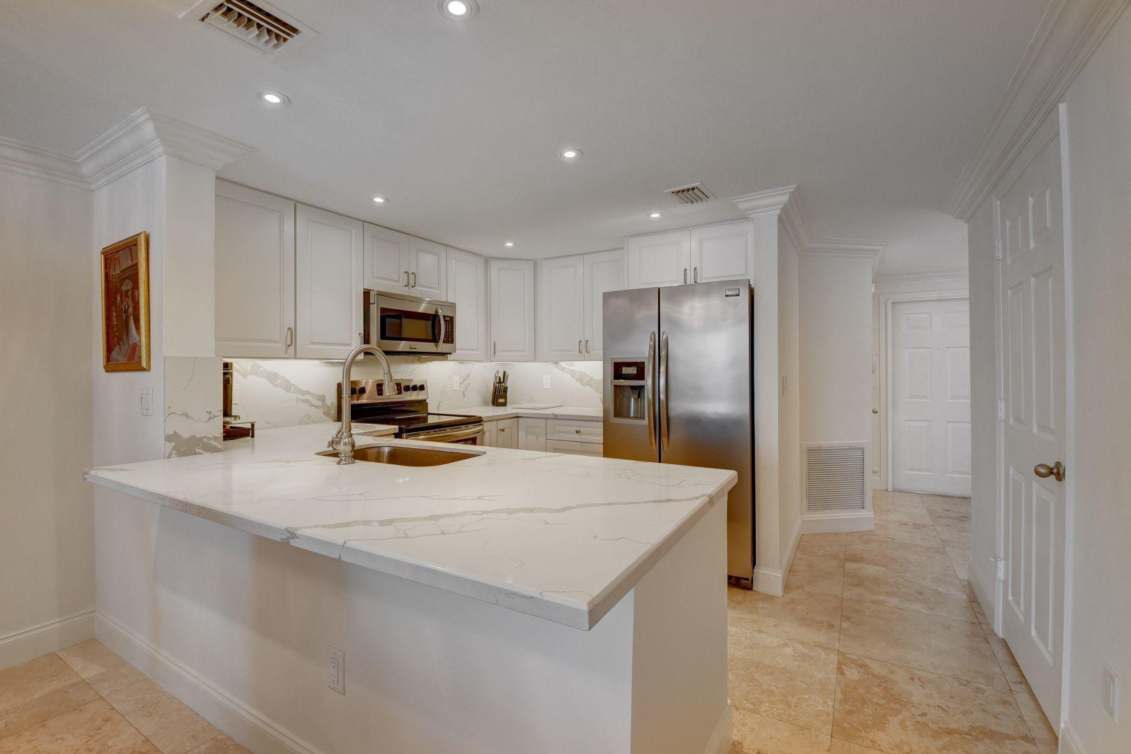 898 Jeffery Street Boca Raton, FL 33487 - Photo 5 of 49 Kitchen