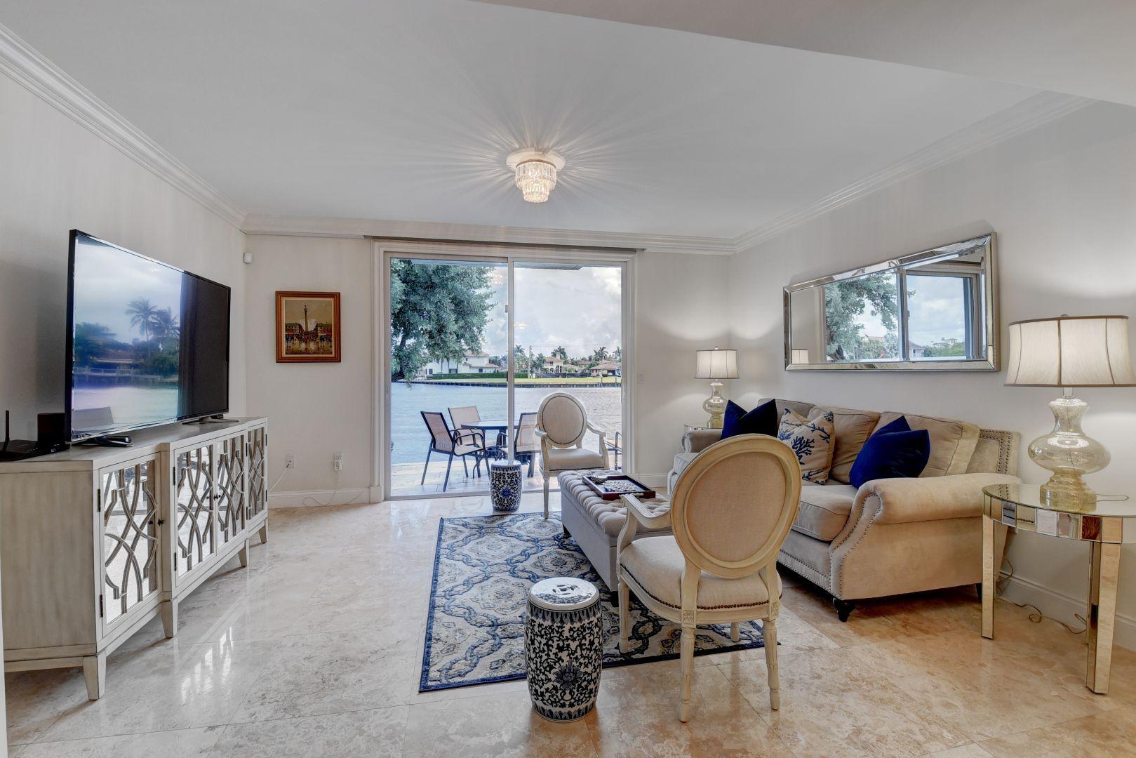 898 Jeffery Street Boca Raton, FL 33487 - Photo 8 of 49 Living Room