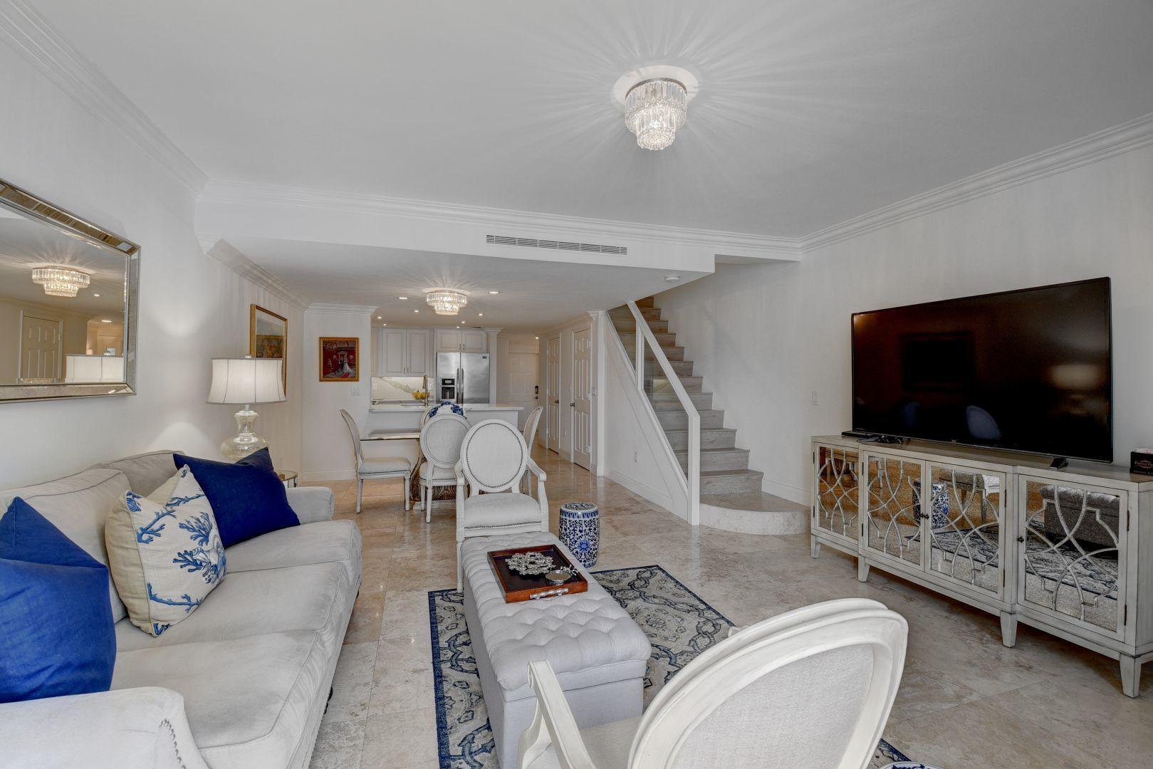 898 Jeffery Street Boca Raton, FL 33487 - Photo 10 of 49 Living Room