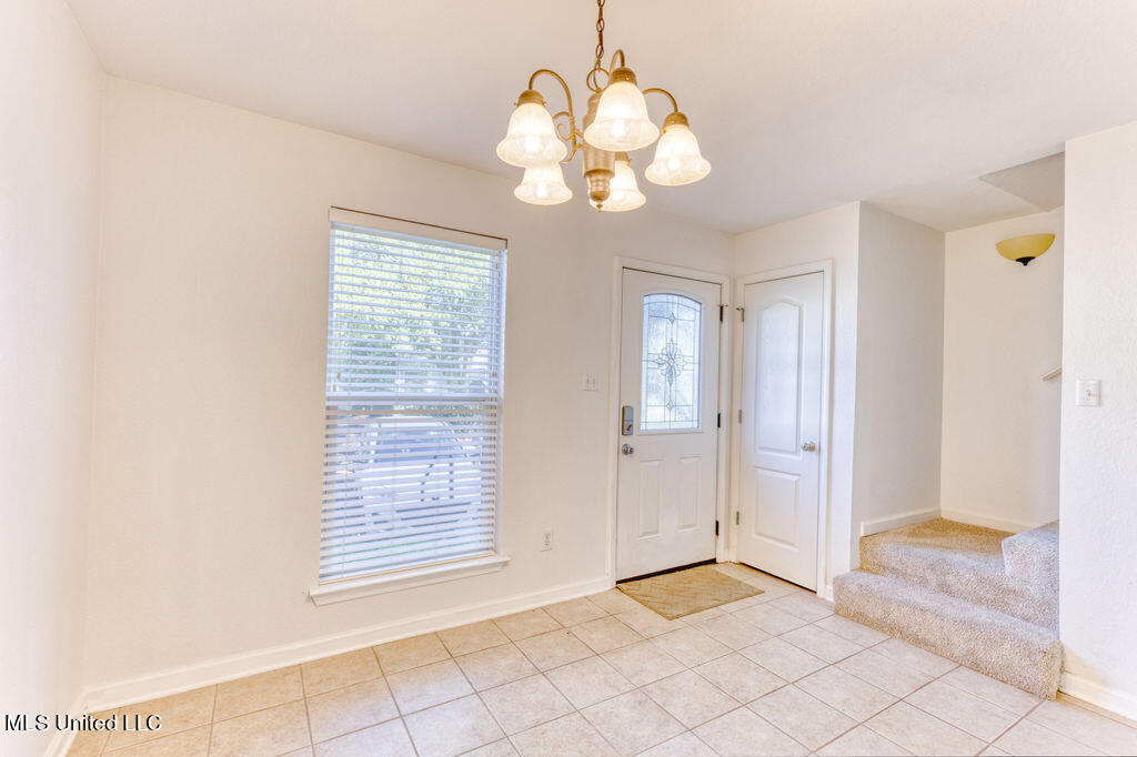 3230 Cumberland Road, Unit 6 Ocean Springs, MS 39564 - Photo 4 of 27 KITCHEN OVERLOOKING DINING AND ENTRY