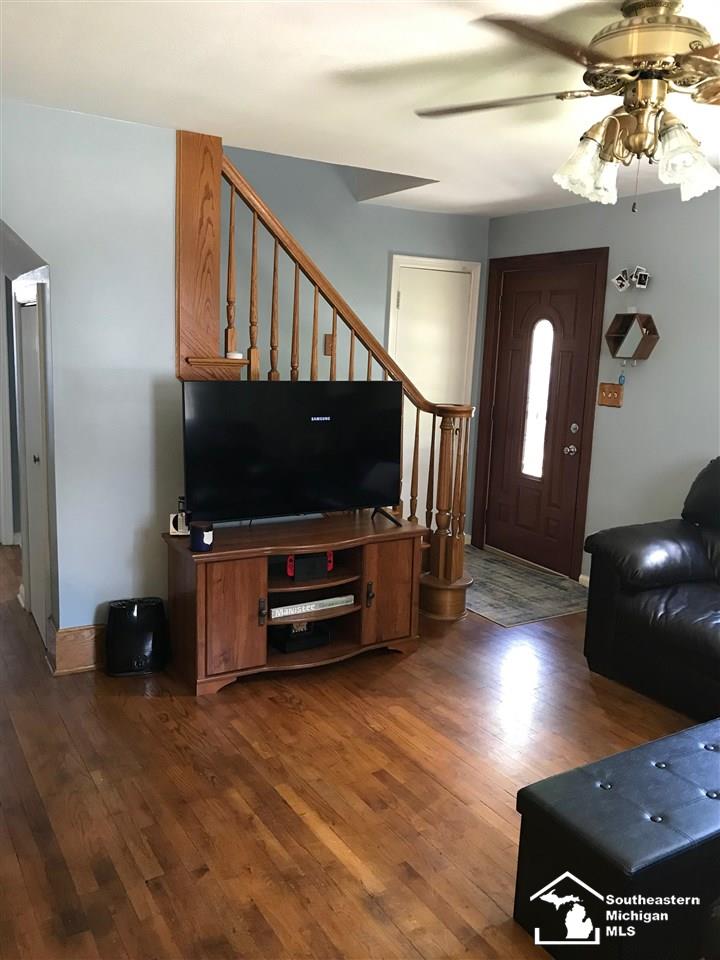 15463 Dayton Road Monroe, MI 48161 - Photo 12 of 24 50045005-11.JPG