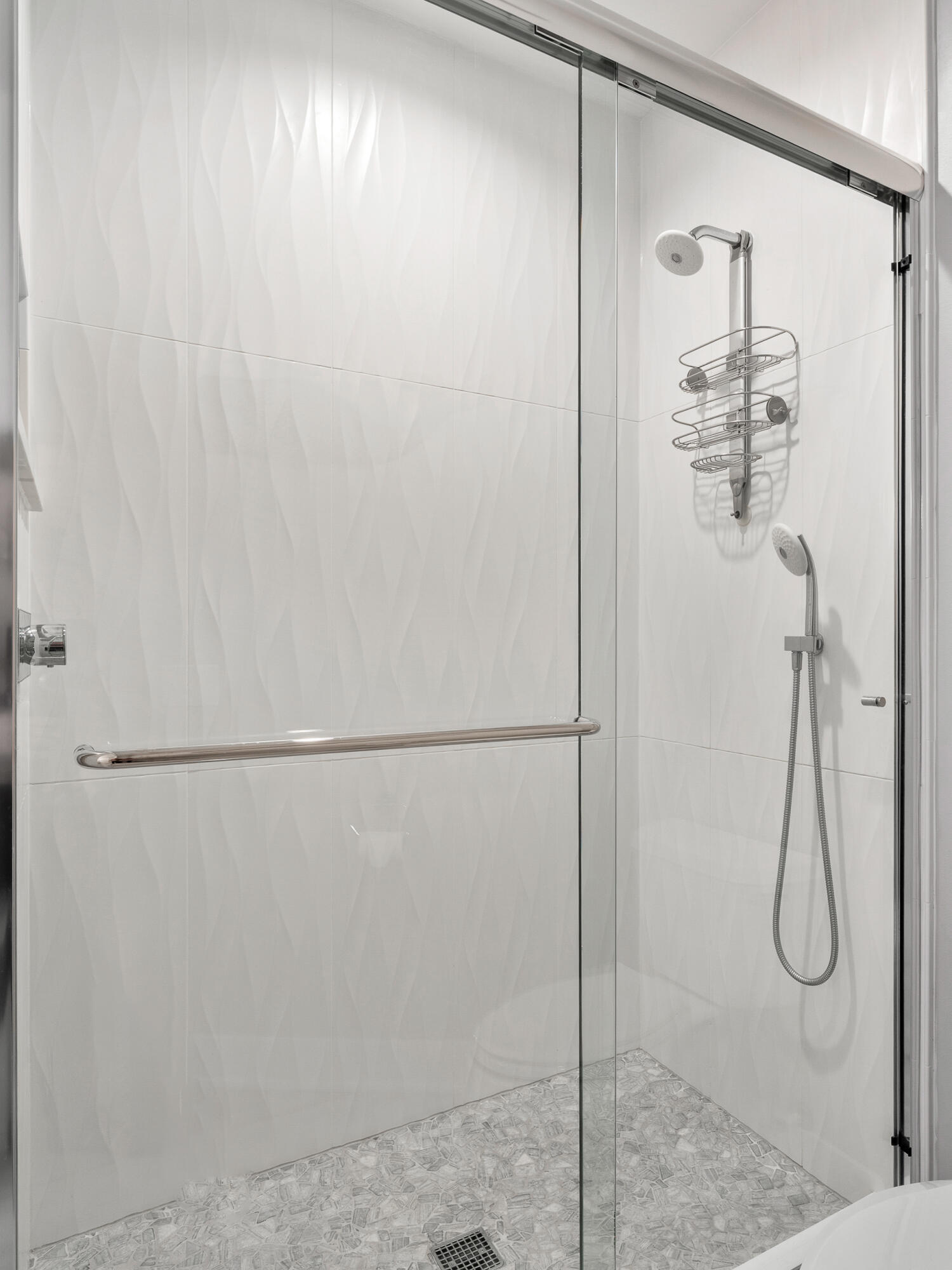 401 Abbey Ridge Court Fontana, WI 53125 - Photo 23 of 68 Shower