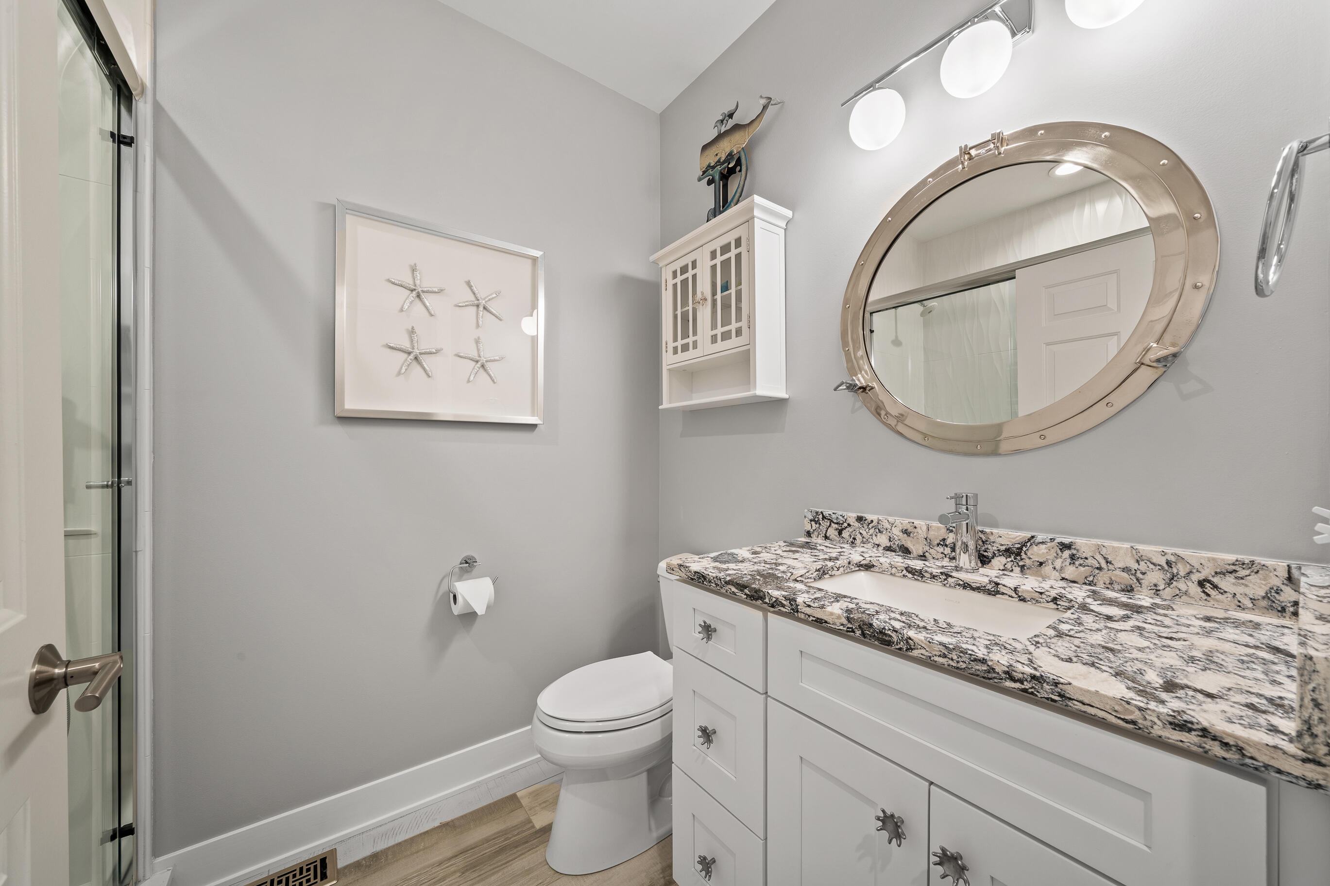 401 Abbey Ridge Court Fontana, WI 53125 - Photo 28 of 68 Full Bathroom
