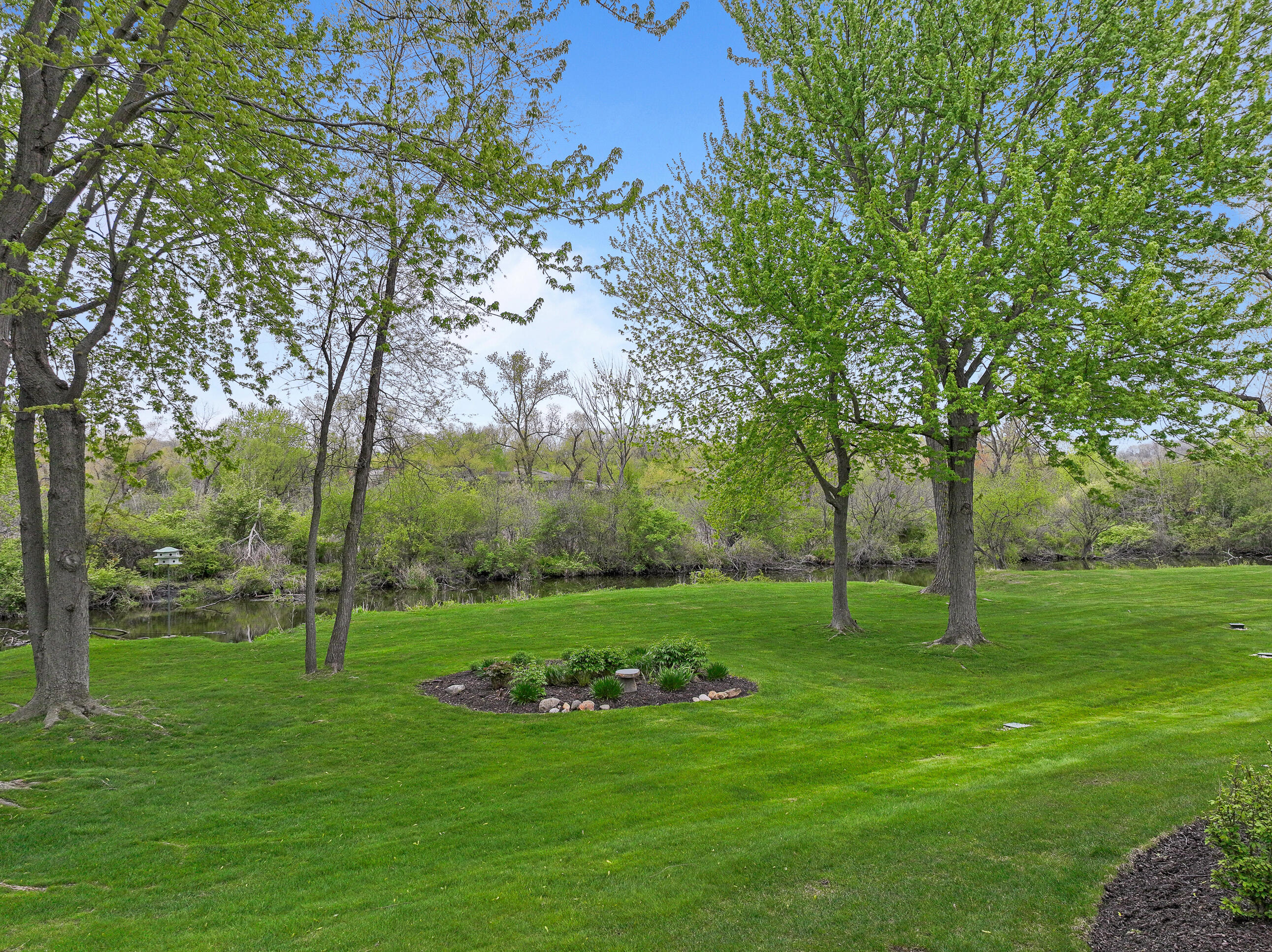 401 Abbey Ridge Court Fontana, WI 53125 - Photo 41 of 68 Great Yard