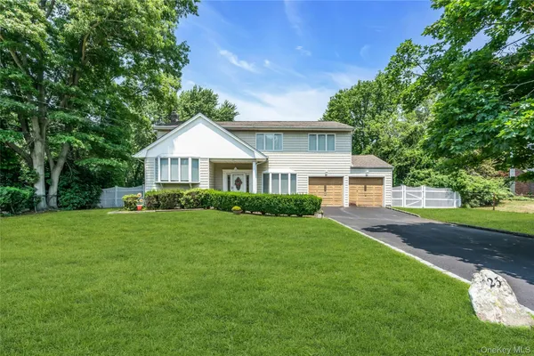$889,000 | 23 Carpenter Lane, Hauppauge, NY 11788