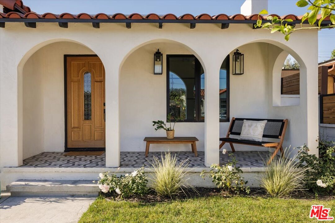 3448 Ferncroft Road Los Angeles, CA 90039 - Photo 2 of 34