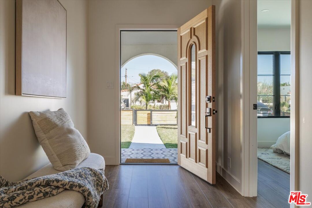 3448 Ferncroft Road Los Angeles, CA 90039 - Photo 4 of 34