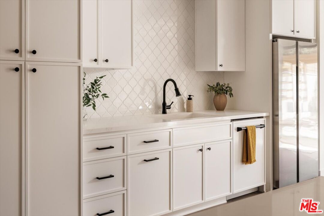 3448 Ferncroft Road Los Angeles, CA 90039 - Photo 9 of 34