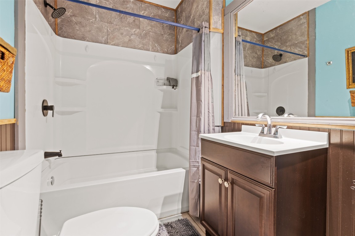 10960 McDowell Road Conroe, TX 77306 - Photo 12 of 25 Secondary bathroom with a large storage closet.