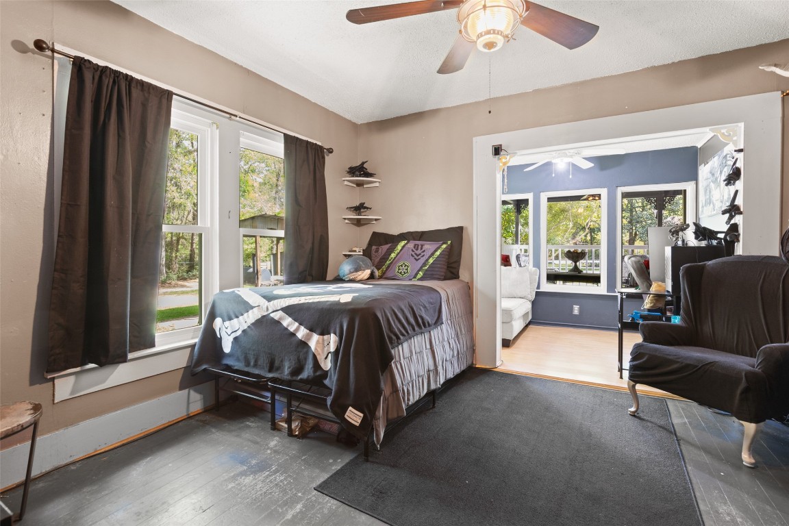 10960 McDowell Road Conroe, TX 77306 - Photo 13 of 25 Versatile room ideal for bedroom, office, or guest space.