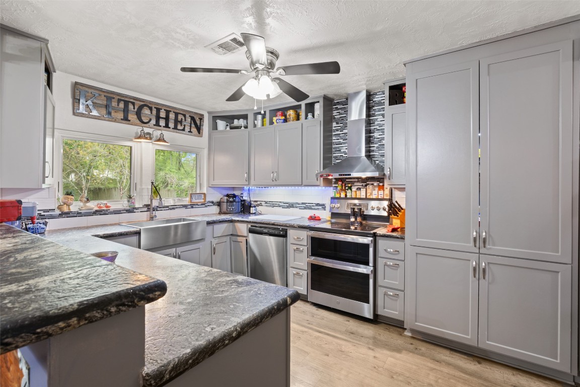 10960 McDowell Road Conroe, TX 77306 - Photo 8 of 25 Updated kitchen with granite countertops, stainless steel appliances, and abundant cabinetry.