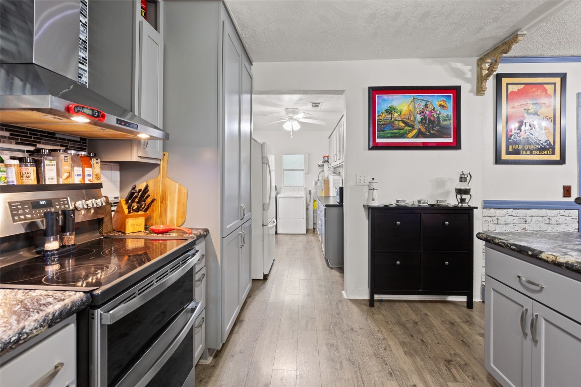 10960 McDowell Road Conroe, TX 77306 - Photo 10 of 25 Dedicated utility space with additional storage and convenience.