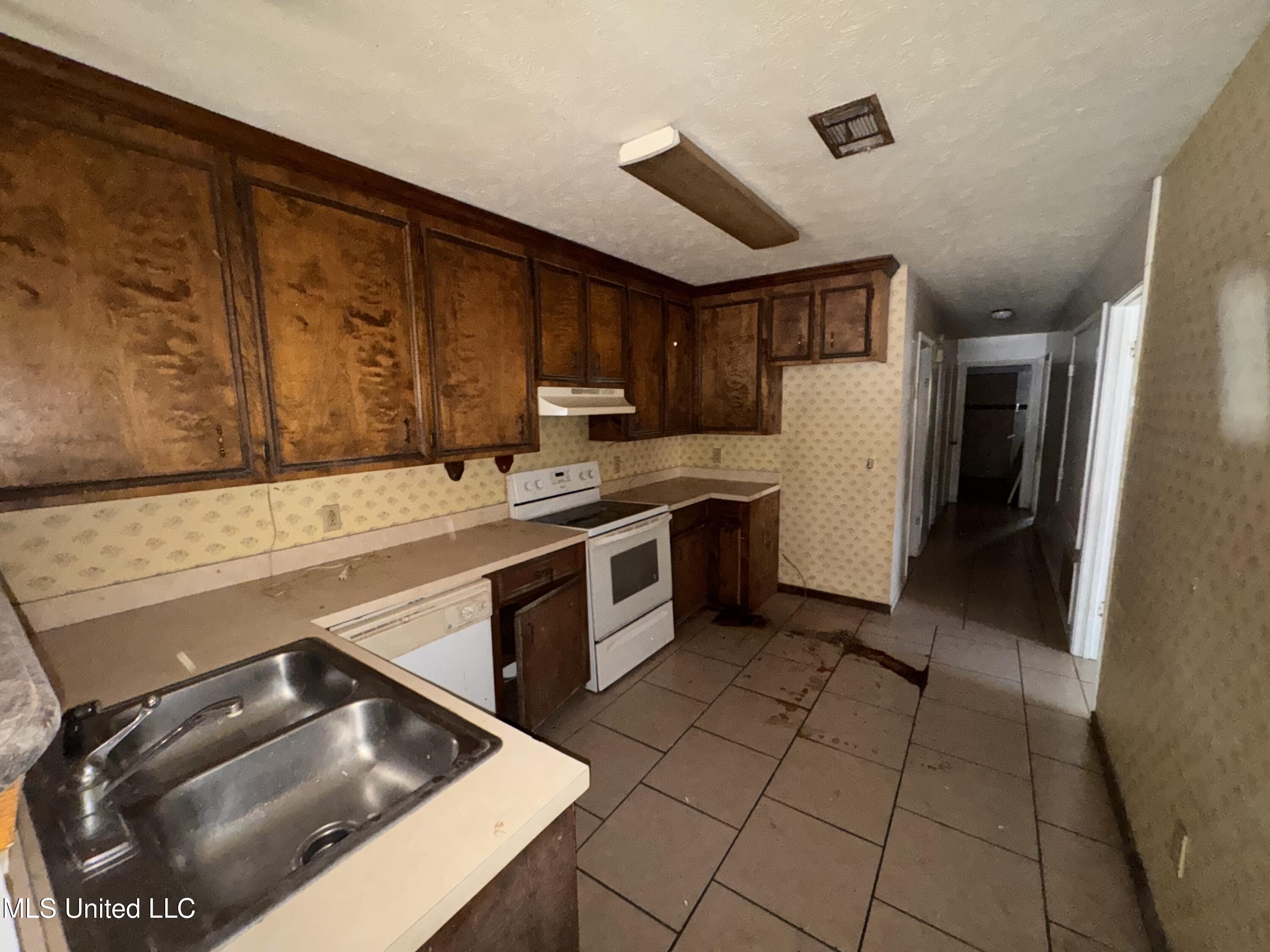 156 McCluer Road Jackson, MS 39212 - Photo 10 of 18 IMG_5197