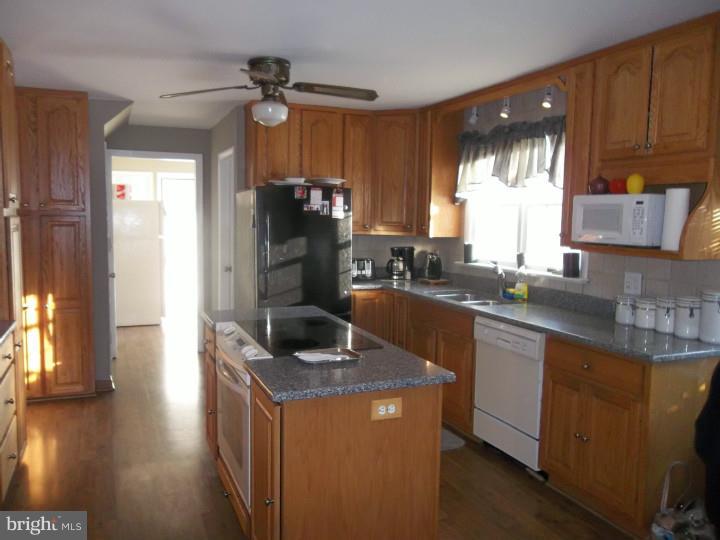 215 Heffner Road Limerick, PA 19468 - Photo 4 of 9 Kitchen