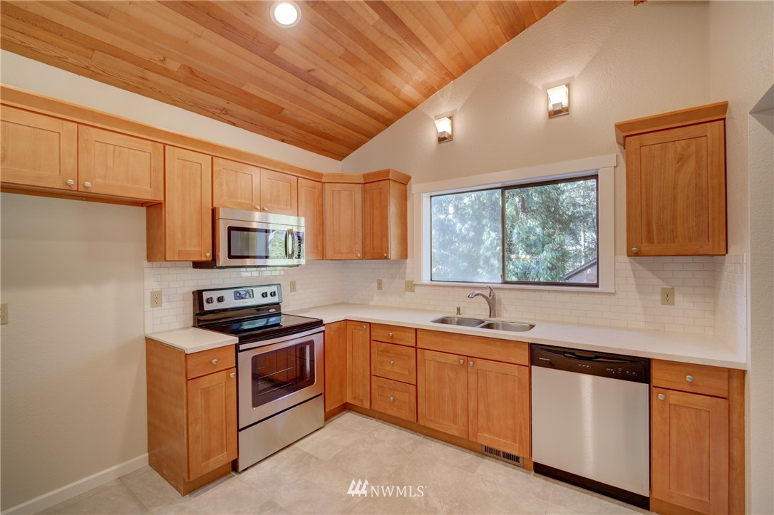 12819 Northeast 184th Court Bothell, WA 98011 - Photo 6 of 12 Gallery Image 6
