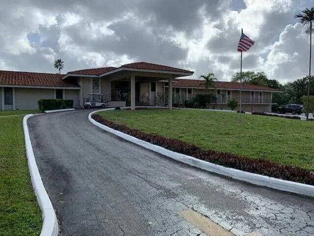 $1,900 | 4154 Inverrary Drive, Unit 407, Lauderhill, FL 33319