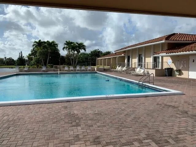 $1,900 | 4154 Inverrary Drive, Unit 407, Lauderhill, FL 33319