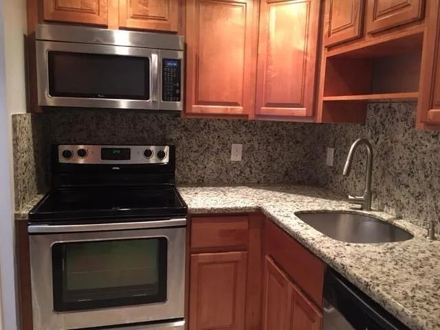 $1,900 | 4154 Inverrary Drive, Unit 407, Lauderhill, FL 33319