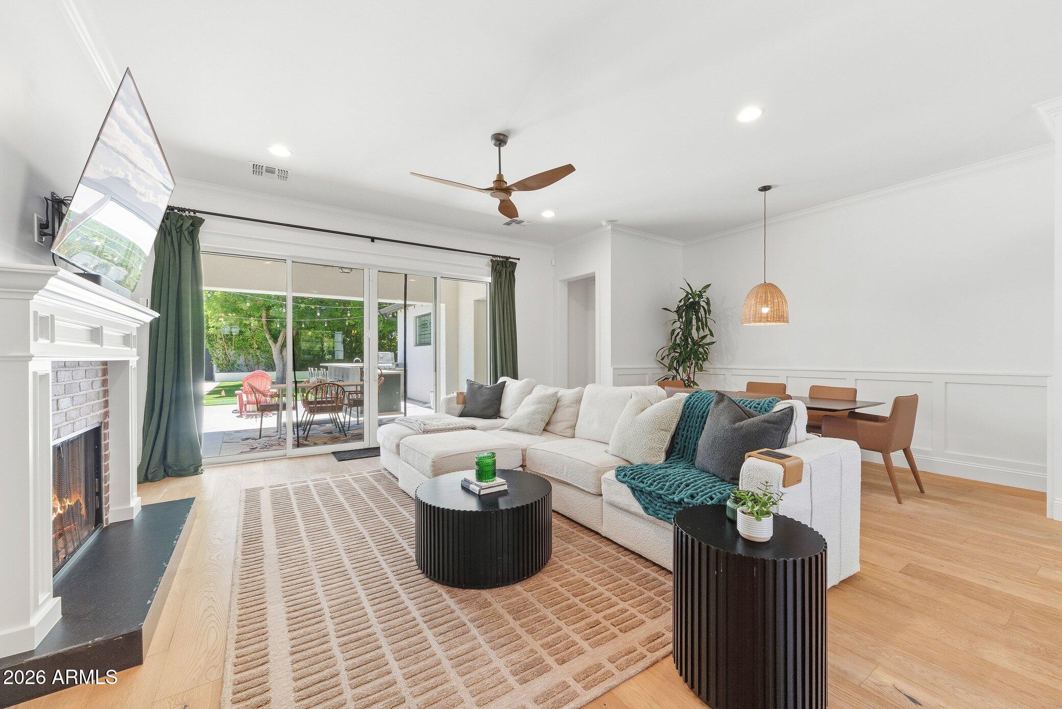 3655 East Piccadilly Road Phoenix, AZ 85018 - Photo 11 of 35 Great Room