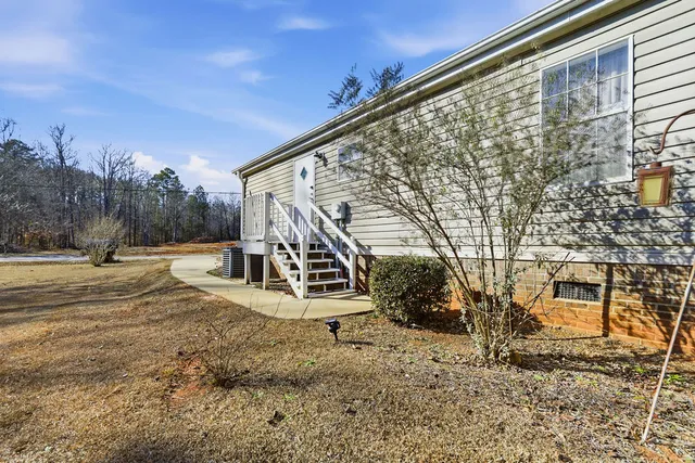$249,999 | 5 Lake Shore Drive, Iva, SC 29655