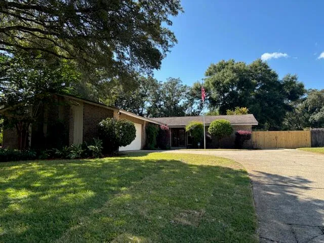 $2,800 | 199 Country Club Road, Shalimar, FL 32579