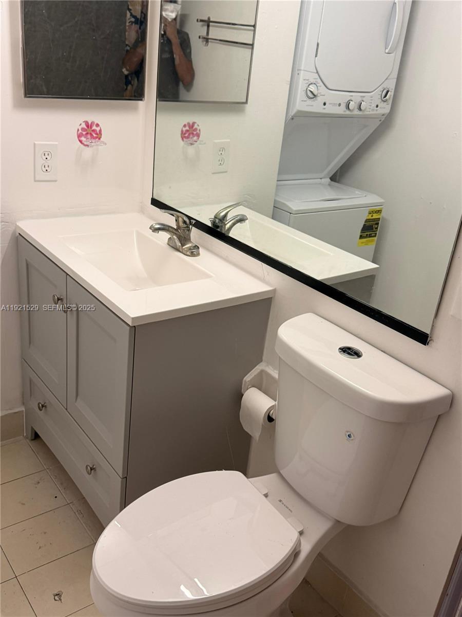 11800 Southwest 18th Street, Unit 4284 Miami, FL 33175 - Photo 8 of 14 a bathroom with a sink a toilet and mirror