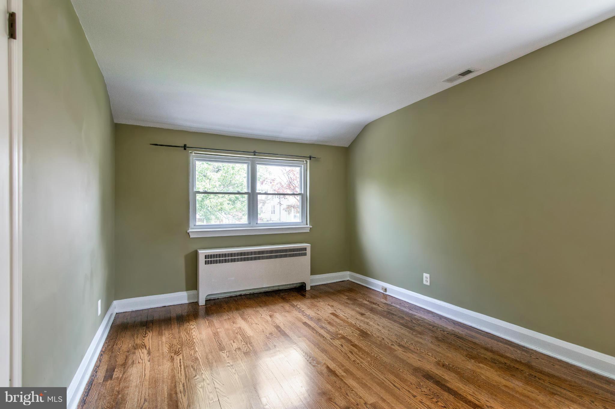 247 Ridge Avenue Baltimore, MD 21286 - Photo 17 of 30 Bath (Master)