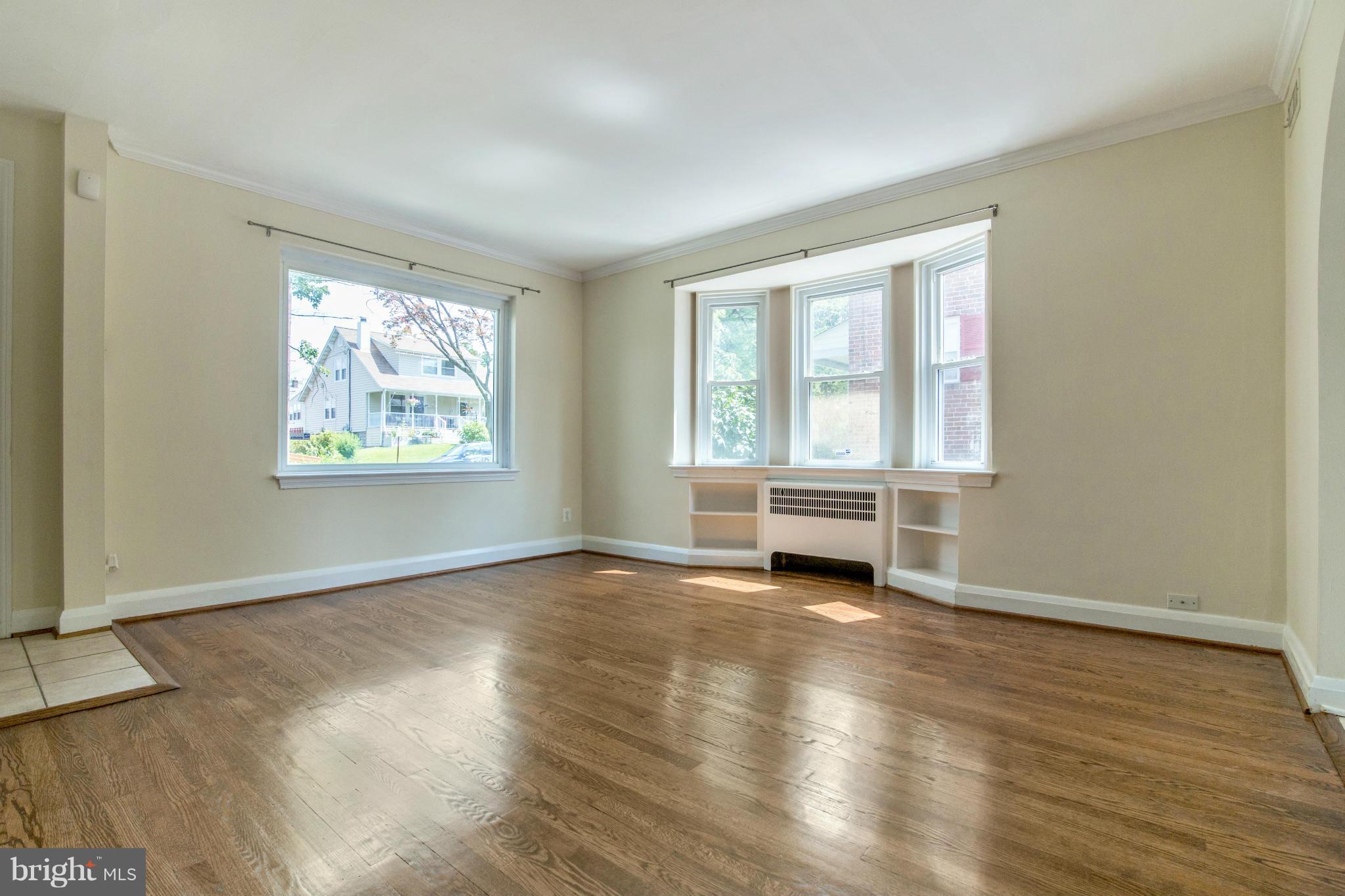 247 Ridge Avenue Baltimore, MD 21286 - Photo 4 of 30 Living Room