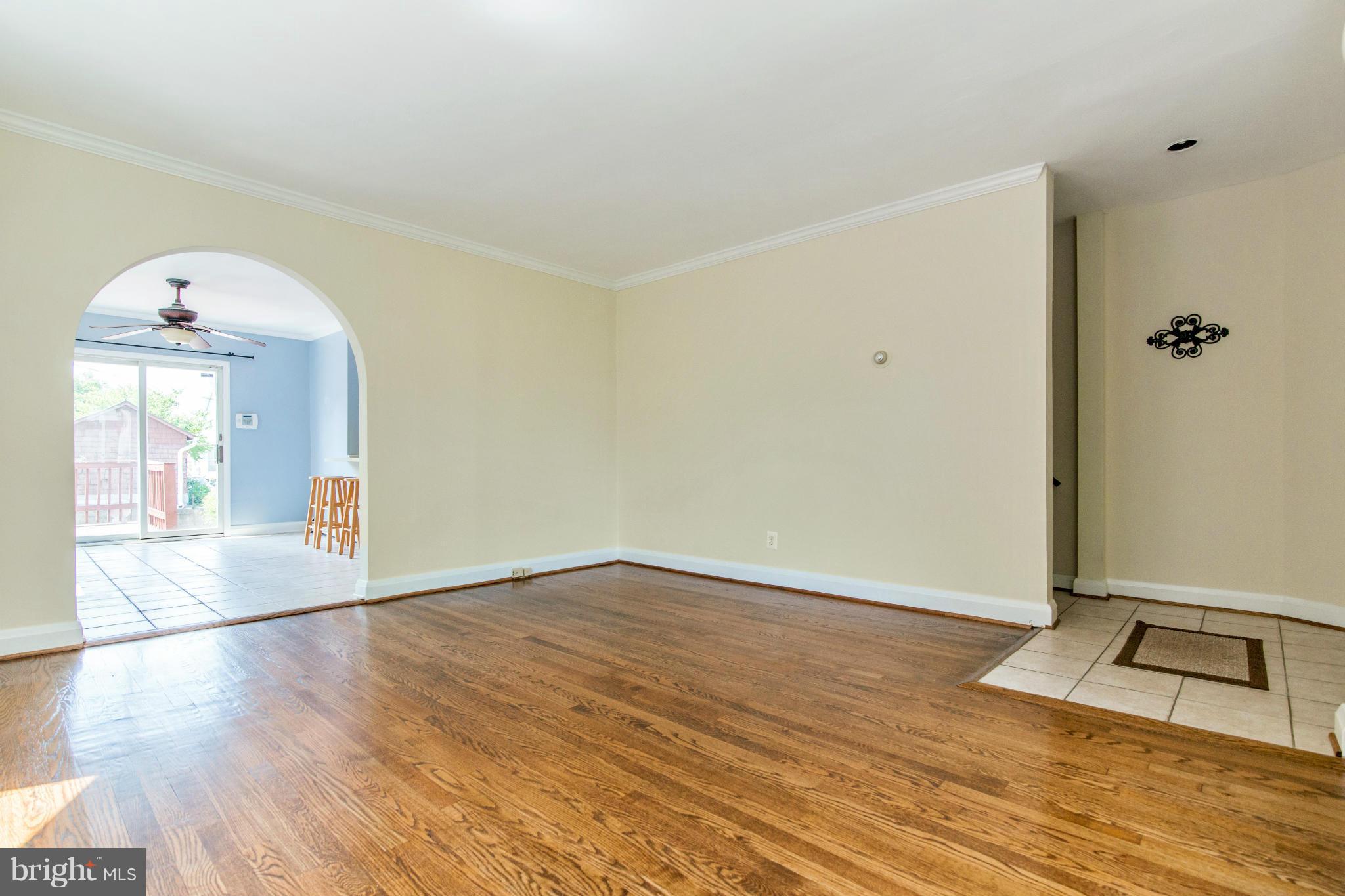 247 Ridge Avenue Baltimore, MD 21286 - Photo 5 of 30 Living Room