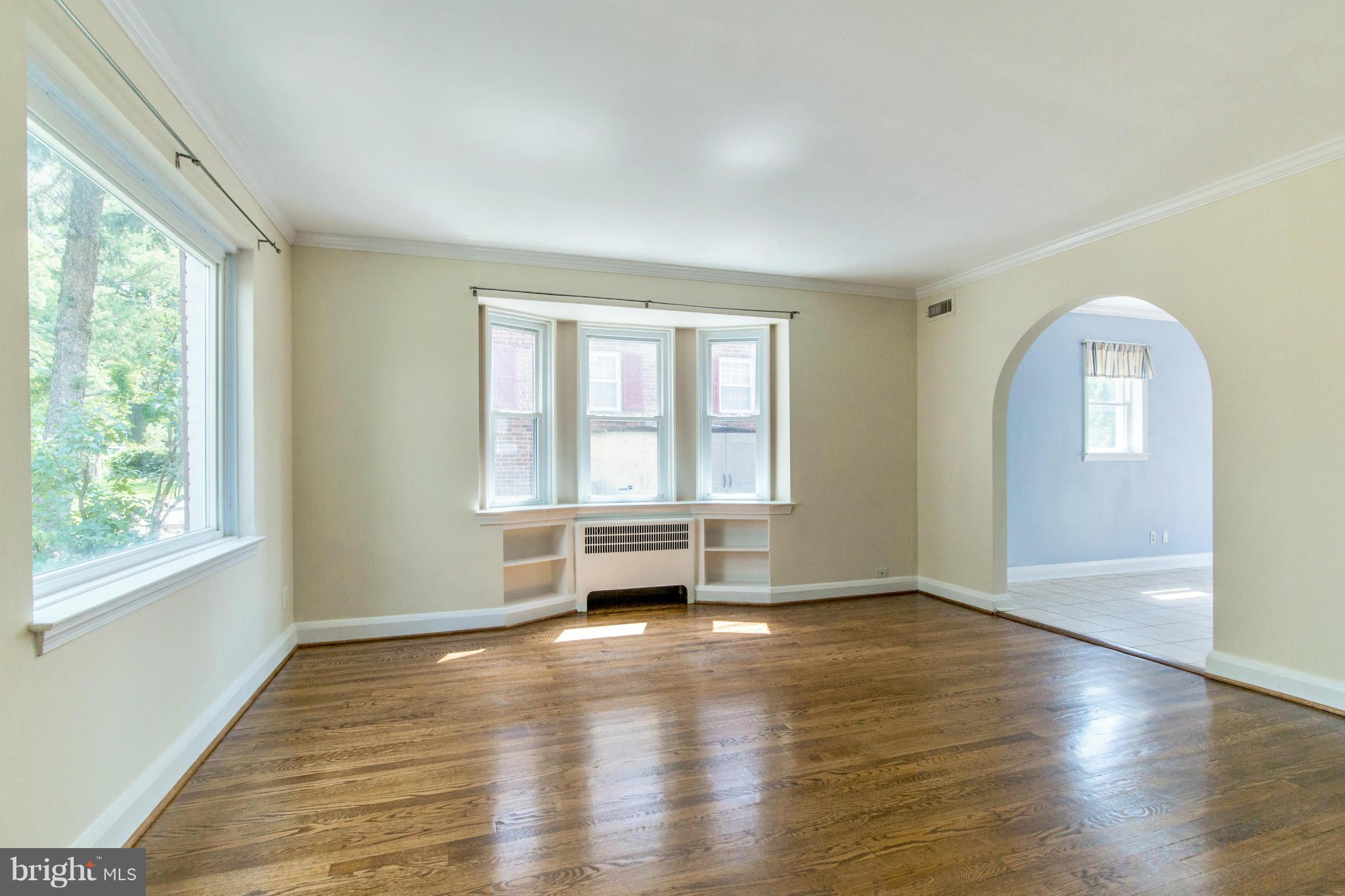 247 Ridge Avenue Baltimore, MD 21286 - Photo 6 of 30 Living Room