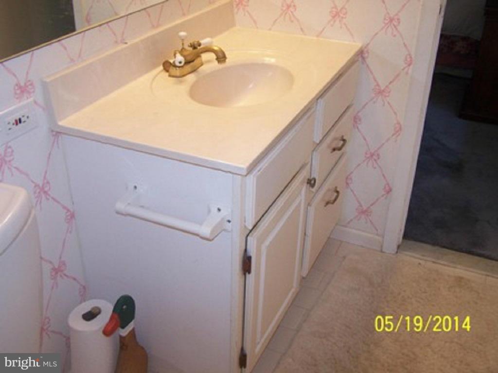 1736 Stratton Road Crofton, MD 21114 - Photo 17 of 24 Bath (Master)