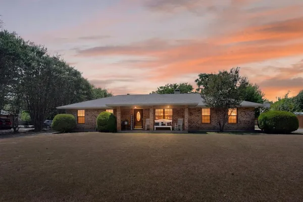 $329,000 | 105 Prairie Creek Road, Red Oak, TX 75154