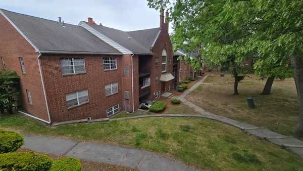 $2,300 | 6 Louisburg Square, Unit 8, Nashua, NH 03060