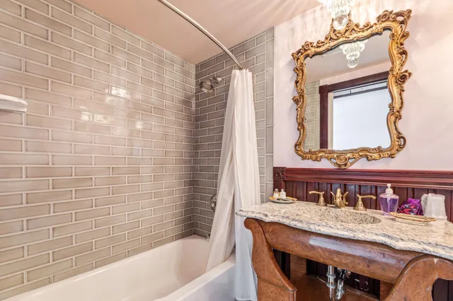 $1,200,000 | 215 North Main Street, Alma, WI 54610