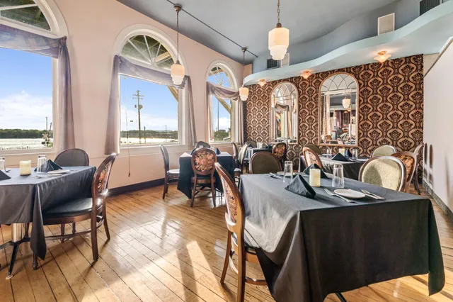 $1,200,000 | 215 North Main Street, Alma, WI 54610