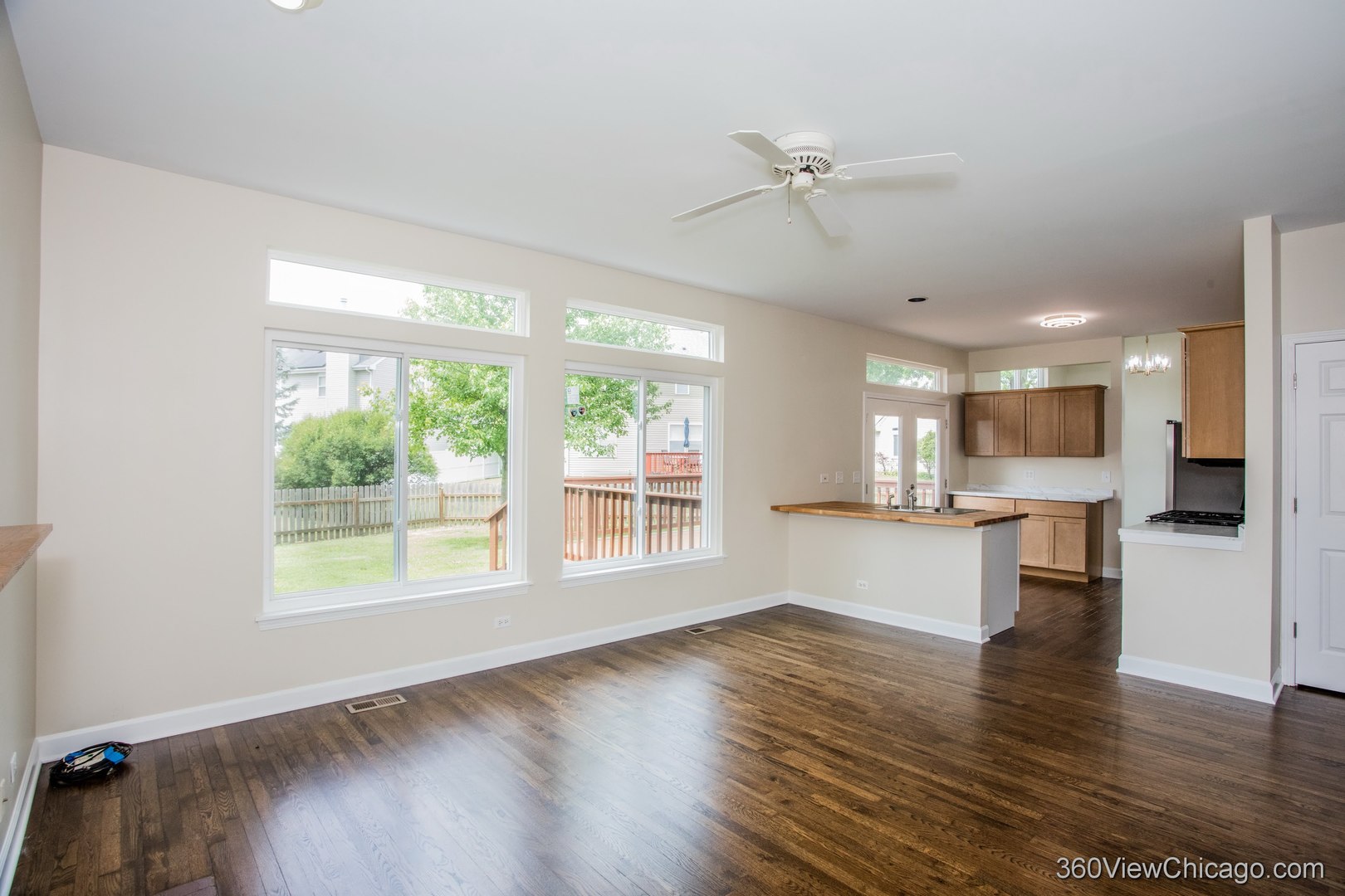 305 West Applegate Court Round Lake, IL 60073 - Photo 11 of 32