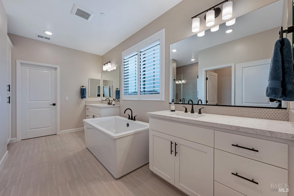 7447 Wendy Drive Rohnert Park, CA 94928 - Photo 30 of 52 Primary bathroom