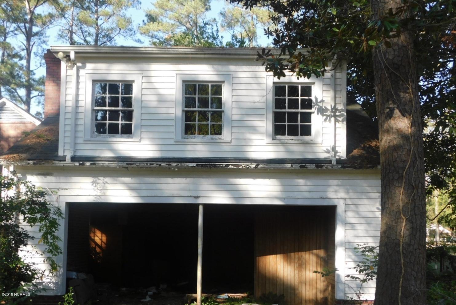 904 Rountree Street Kinston, NC 28501 - Photo 4 of 17 Garage