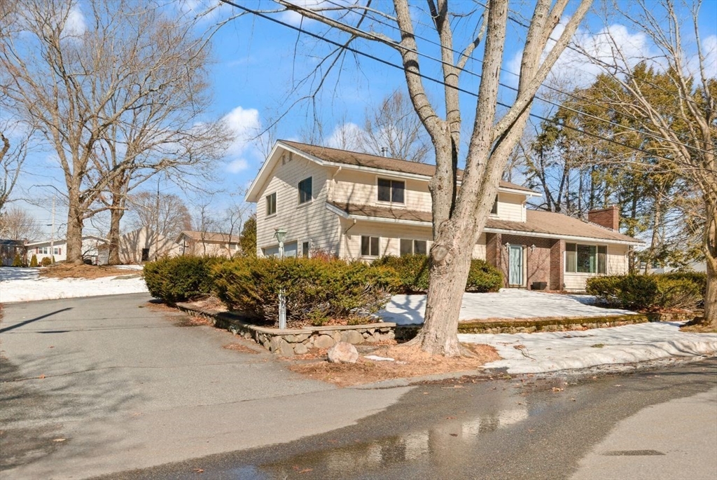 21 Olsen Road Peabody, MA 01960 - Photo 3 of 38 Gallery Image 3