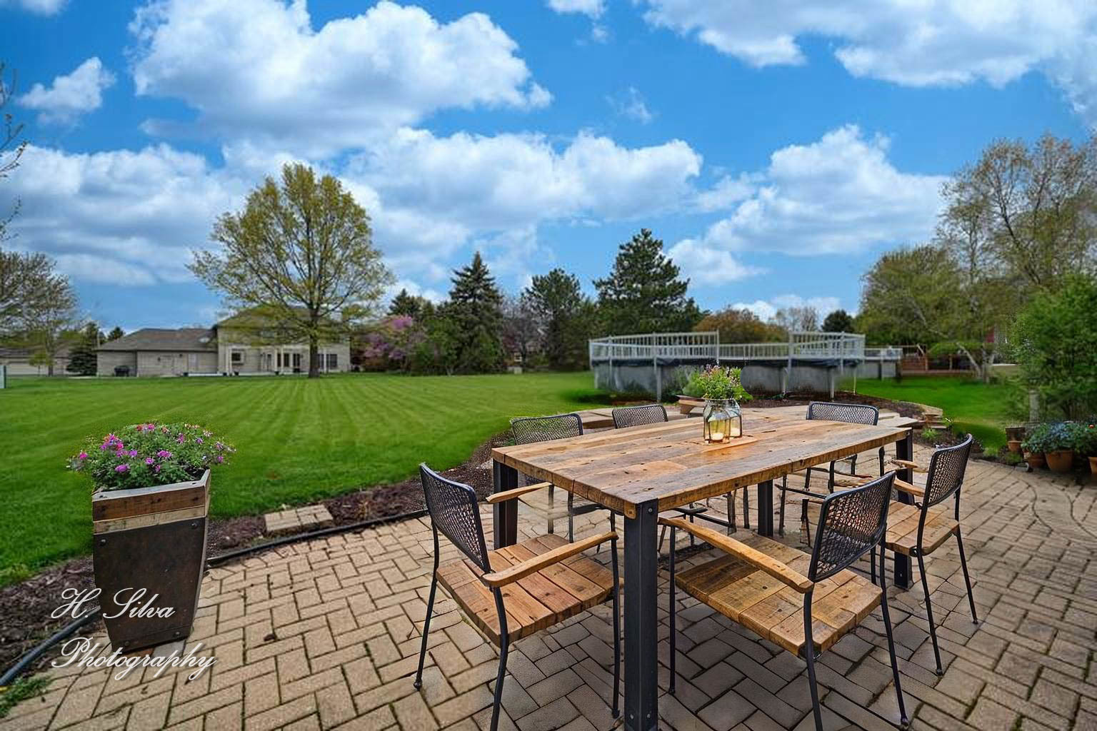 3670 Persimmon Drive Algonquin, IL 60102 - Photo 11 of 13 a patio with table and chairs