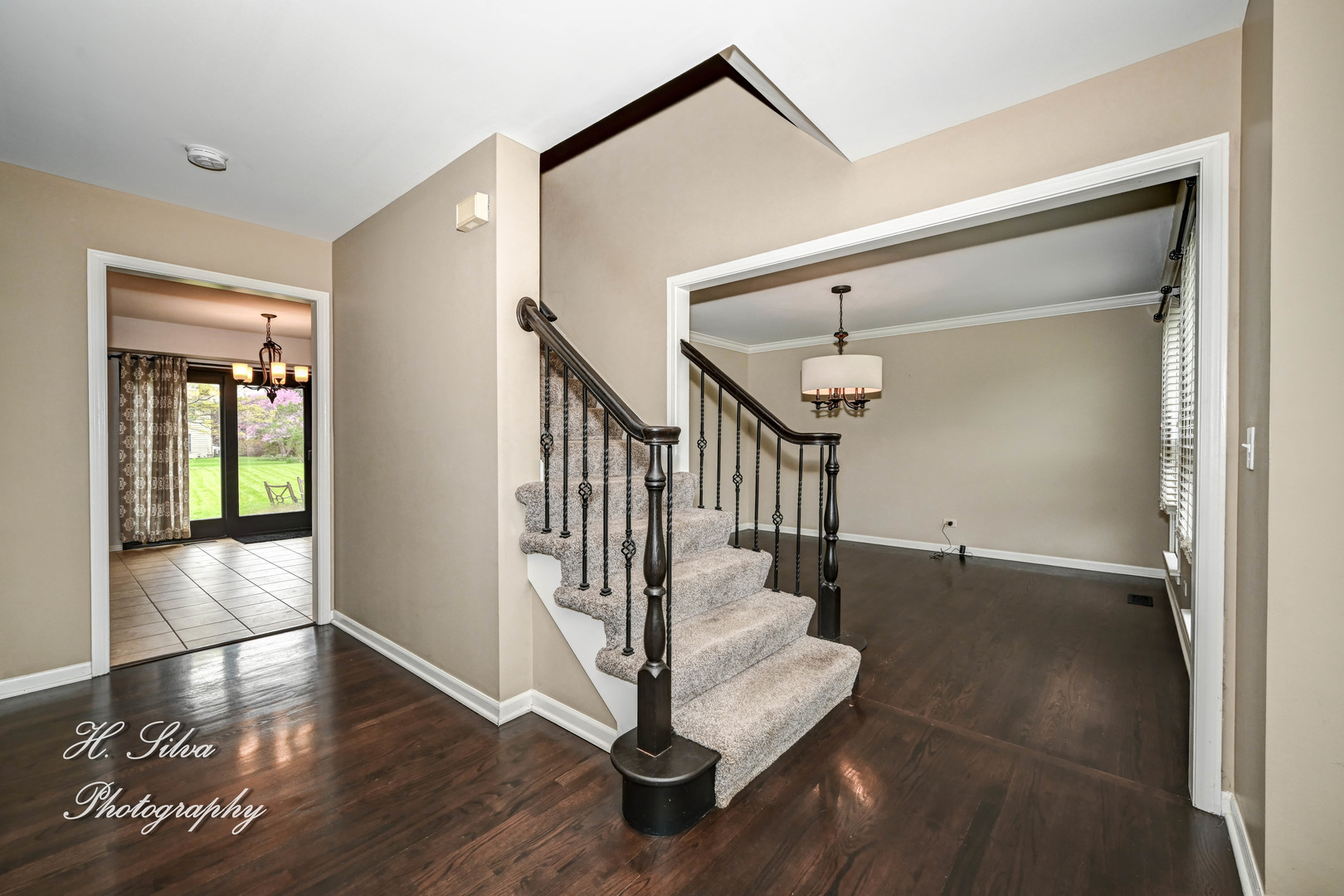 3670 Persimmon Drive Algonquin, IL 60102 - Photo 2 of 13 a view of entryway and hall with wooden floor