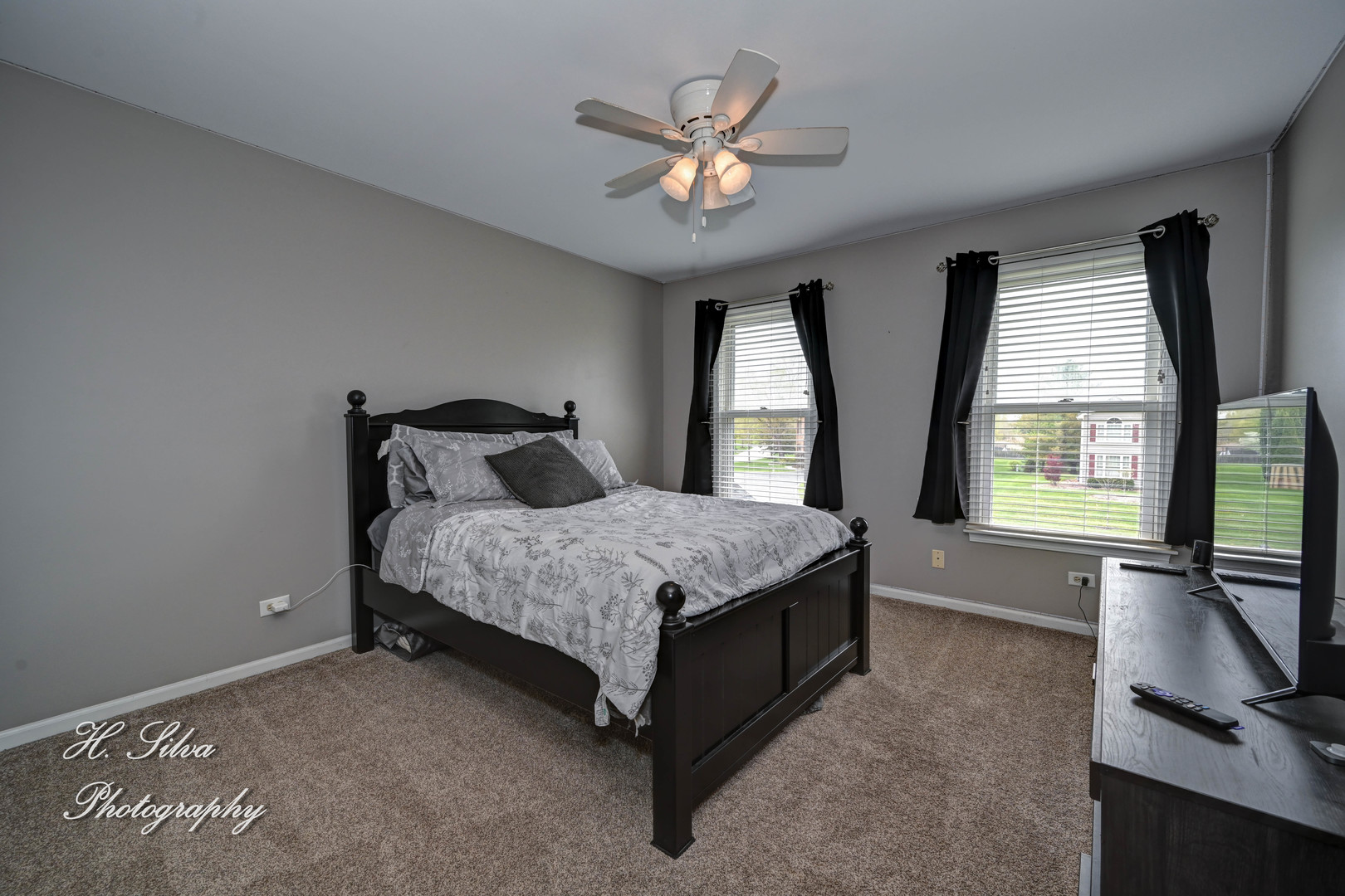 3670 Persimmon Drive Algonquin, IL 60102 - Photo 9 of 13 a spacious bedroom with a bed and window