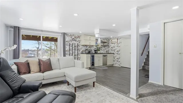 $234,900 | 376 Mc Clellan Drive, Pittsburgh, PA 15236