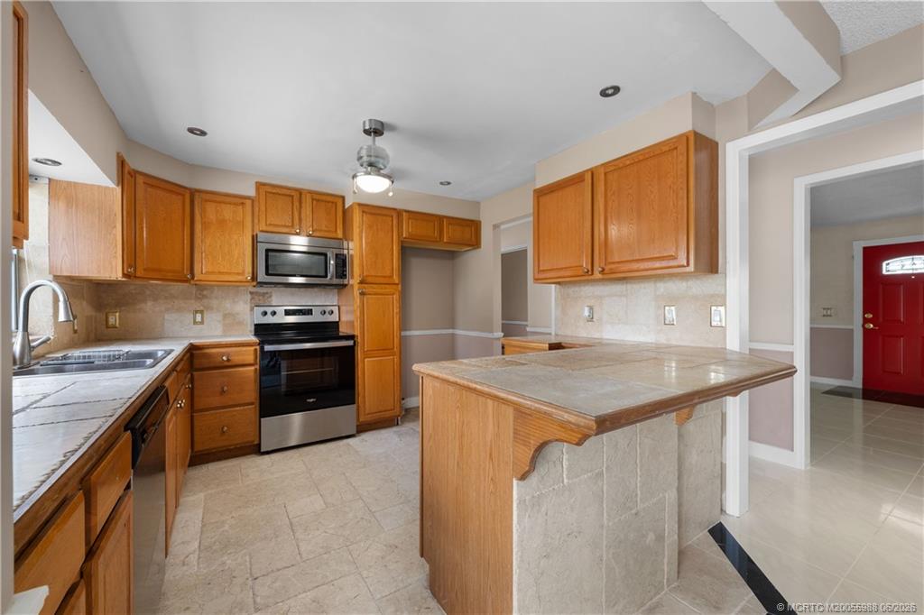 1670 Southeast Madison Street Stuart, FL 34997 - Photo 9 of 28